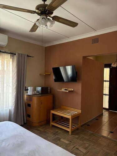 Laroza Guest House