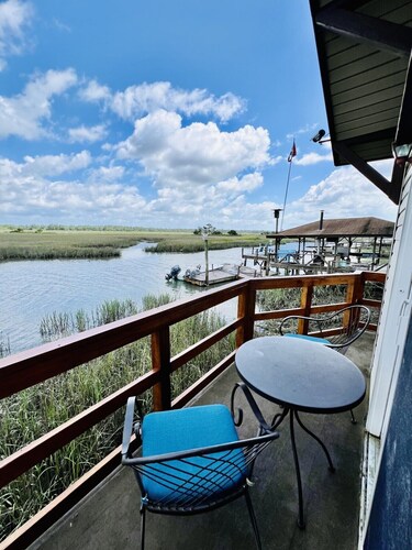 Waterfront Retreat on the Creek!!