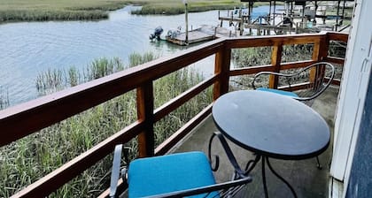 Waterfront Retreat on the Creek!!