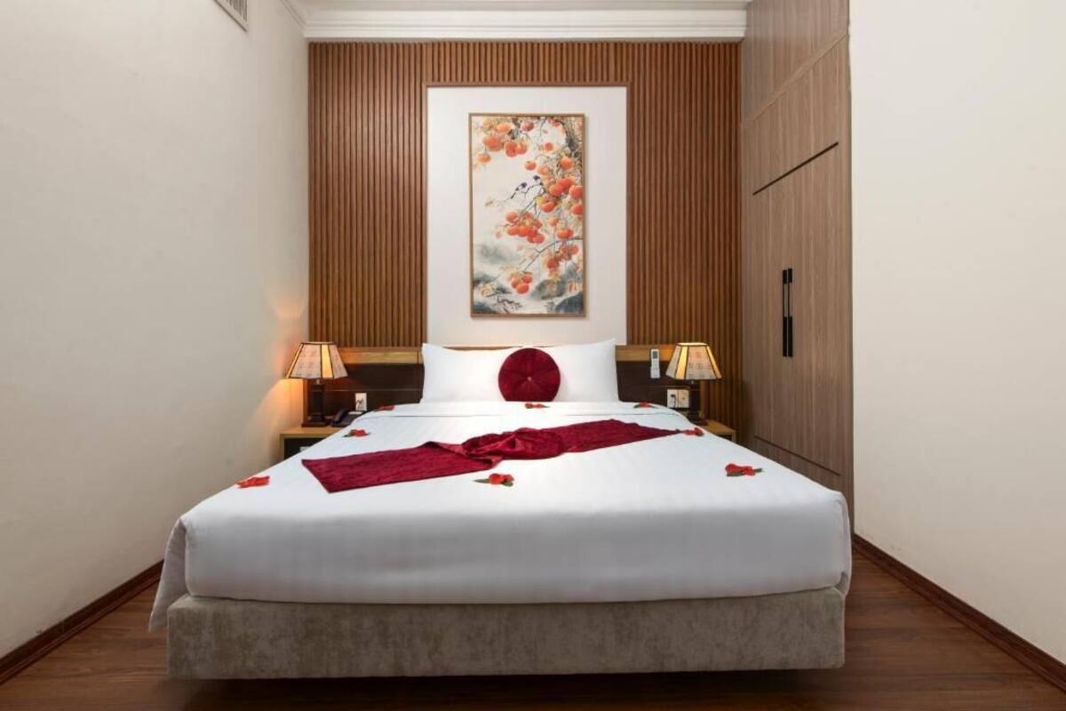 In-room safe, desk, soundproofing, free WiFi