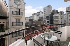 Outdoor dining - Hanoi Winhotel & Travel (Hoan Kiem)