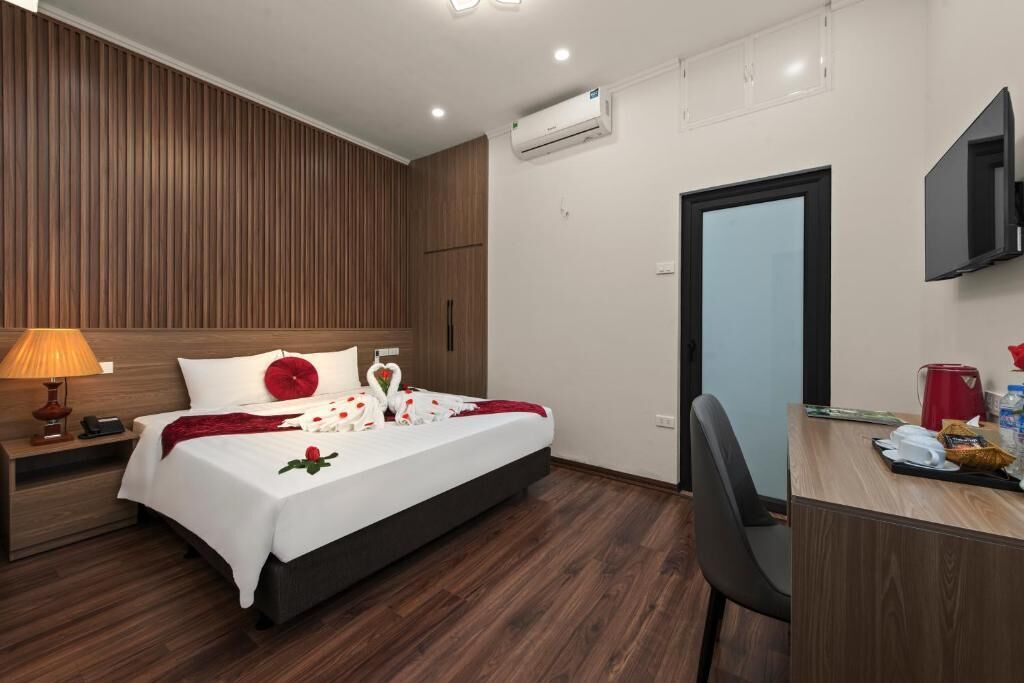 In-room safe, desk, soundproofing, free WiFi