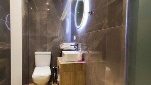 A modern bathroom with a toilet, vanity, and a shower area. - Athens Stay 15 Hotel-Style Room & King Bed (Athina)