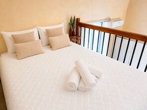 In-room safe, iron/ironing board, travel cot, free WiFi - Duomo 31 Loft · Catania Centre Balcony & Cathedral (Catania)