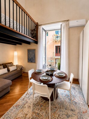 Dining - Duomo 31 Loft · Catania Centre Balcony & Cathedral (Catania)