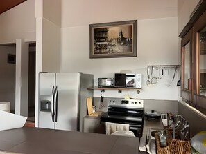 Private kitchen - Luxury 10-bedroom House in Serene San José Neighborhood Perfect for Large Groups (San José)