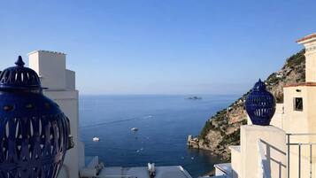 House, 3 Bedrooms, Balcony | Property grounds