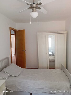 Iron/ironing board, free WiFi, bed sheets - Vrbo Property (Costa-Cunit)