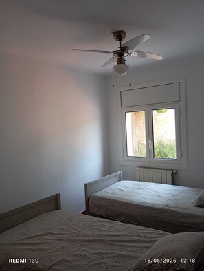 Iron/ironing board, WiFi, bed sheets - Vrbo Property (Costa-Cunit)
