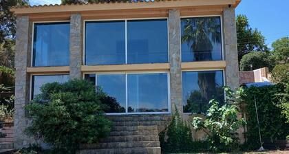 Private pool and garden, near the beach, mountain hikes, Port Aventura.