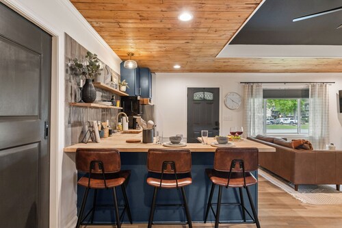 Cajun Cottage Compound-Sleeps 18