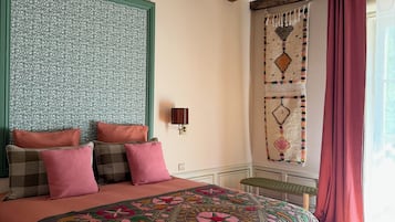 4 habitaciones, tabla de planchar con plancha y acceso a internet