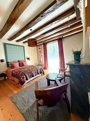 Room - Vrbo Property (Chinon)