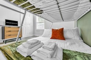 Desk, iron/ironing board, travel cot, WiFi