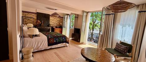 4 bedrooms, iron/ironing board, Internet, bed sheets