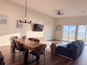 Living area - Lakefront Retreat Near NASA Space Center & Kemah Boardwalk - 3 Bedroom 3 Bath (Seabrook)