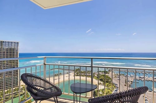 @ Marbella Lane - Luxe 2BR w/ Panoramic Ocean View