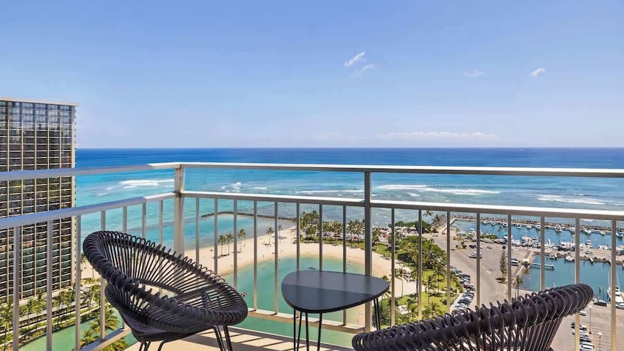 @ Marbella Lane - Luxe 2BR w/ Panoramic Ocean View