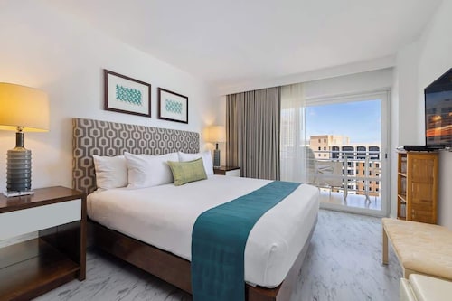 @ Marbella Lane - Luxe 2BR w/ Panoramic Ocean View