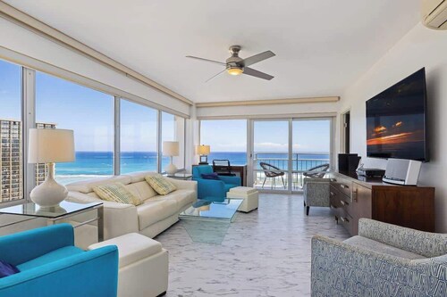 @ Marbella Lane - Luxe 2BR w/ Panoramic Ocean View