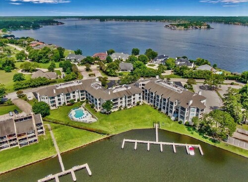 BRAND NEW LISTING..    Luxury 1-bedroom lake front condo on Lake Conroe