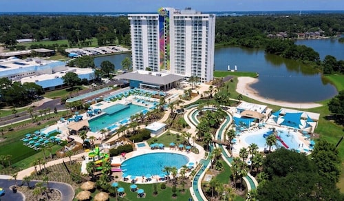“LAKE IT EASY”    Luxury 1-bedroom lake front condo on Lake Conroe