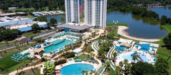 “LAKE IT EASY”    Luxury 1-bedroom lake front condo on Lake Conroe