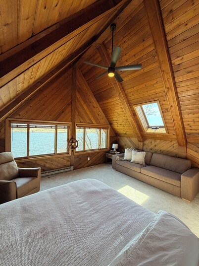 Year-round Lakefront Cabin + Outdoor Sauna + Smokeless Fire Pit