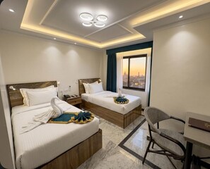 Quarto casal ou duplo | Cofres nos quartos, escrivaninha, quartos à prova de som