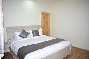 Double Room, Garden View | Desk, laptop workspace, iron/ironing board, free WiFi - KAYIM RESORTS  (Srinagar)