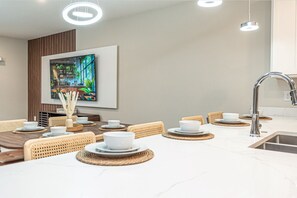 Dining - Close to Disney & Universal• Cozy Retreat
Lake View• gated (Kissimmee)