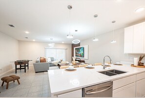 Interior - Close to Disney & Universal• Cozy Retreat
Lake View• gated (Kissimmee)
