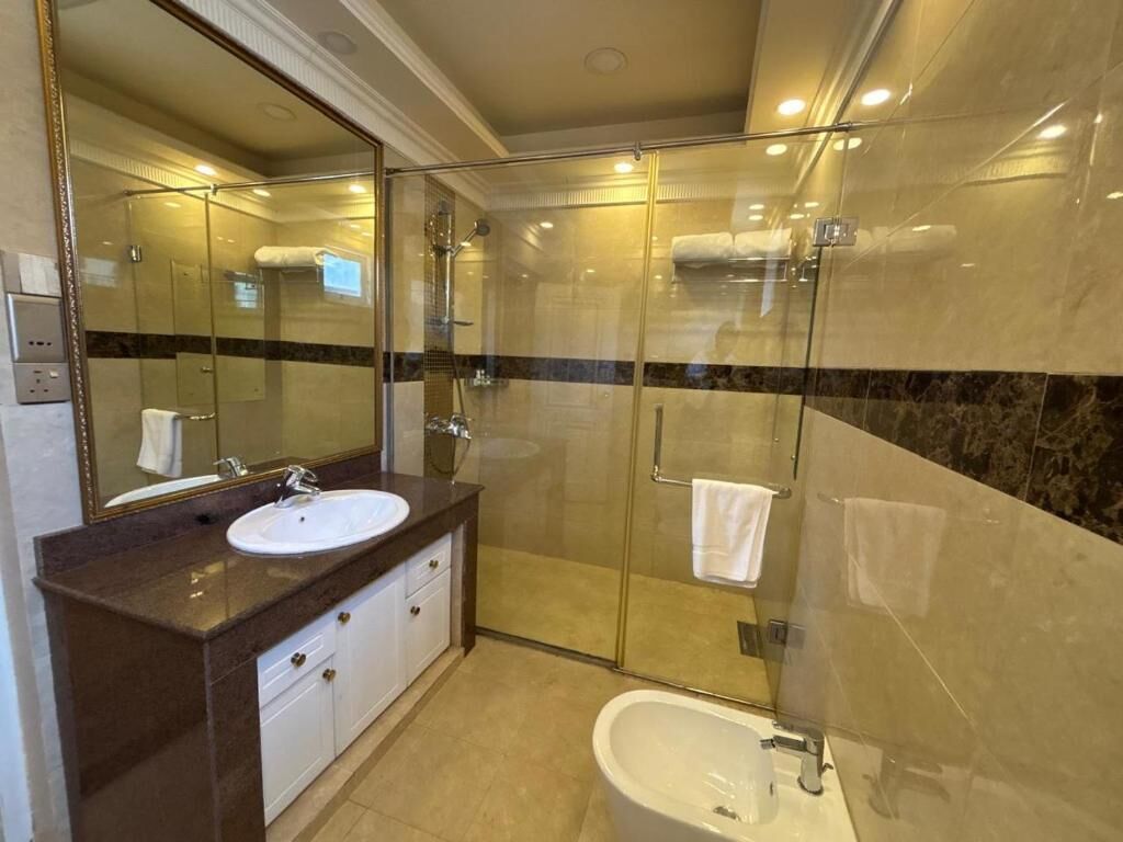 Luxury Double Room, Garden View | Bathroom | Shower, free toiletries, hair dryer, towels