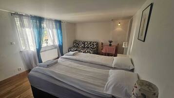 Double Room, Garden View | Free WiFi