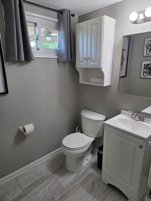 Towels, soap, toilet paper - Soccer Fan's Dream Location (Wilmington)