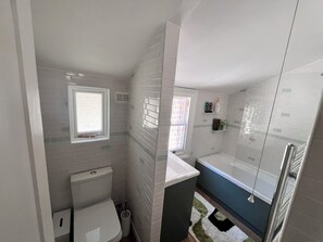 Hårføner, håndklær, såpe og sjampo