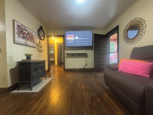 Pet Friendly  Sleeps 6  Fenced Yard  Patio
