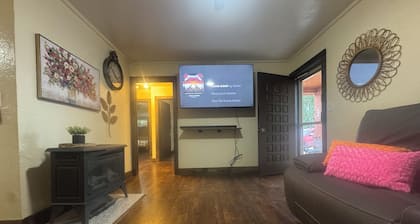 Pet Friendly Sleeps 6 Fenced Yard Patio