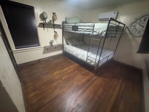 2 habitaciones, escritorio, wifi y ropa de cama 