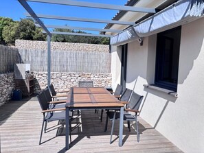 Outdoor dining - Vrbo Property (Bonifacio)
