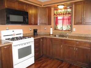 Private kitchen - Fantastic 3-bedroom house with HVAC in adorableDowntownRochester (Pittsford)