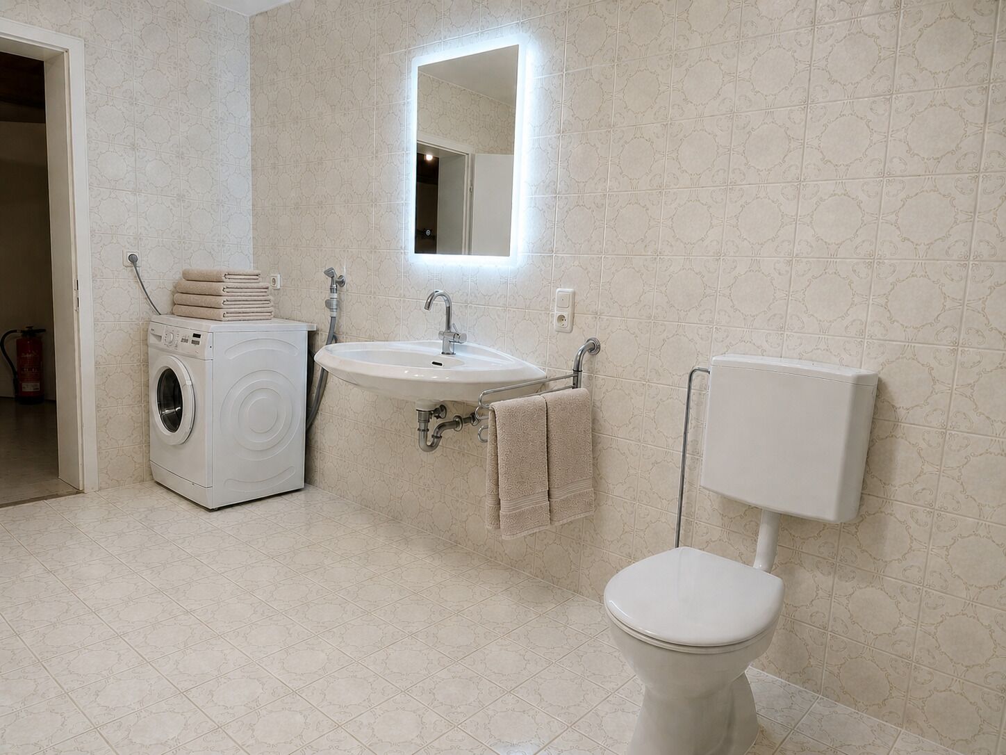 タオル、石鹸、トイレットペーパー