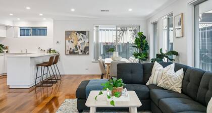 Spacious Luxury 5-bedroom house near Scarborough Beach
