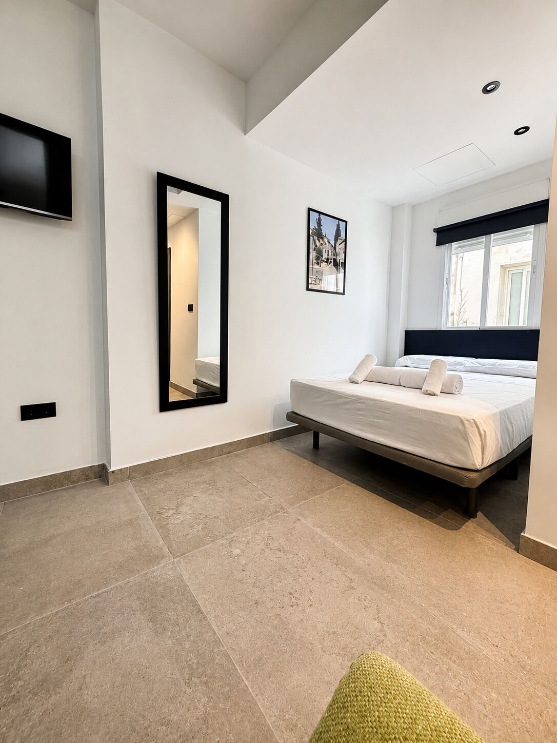 3 habitaciones, tabla de planchar con plancha, wifi y ropa de cama 