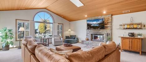 TV, fireplace, offices