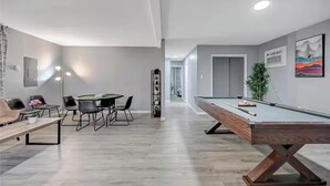 Games room - Poconos Chalet, Game Room, Hot Tub & Firepit (Tobyhanna)