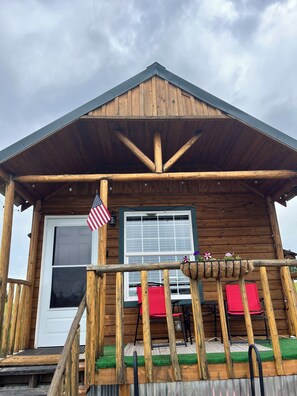Exterior - Cozy 2-bedroom cabin in peaceful Lenore with AC (Lenore)