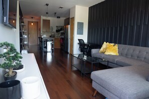 Living area - City Condo w/ Den • 7 Min to Stadium (Atlanta)