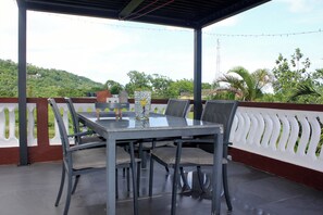 Comfort Room, Mountain View | Outdoor dining - West Breeze (Fairy Hill)