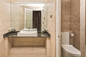 Deluxe Double Room | Bathroom | Shower, free toiletries, hair dryer, towels - Beverly Beach Resort - Negombo (Negombo)